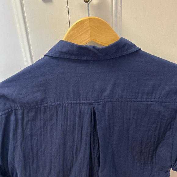 Banana Republic Women’s  Casual Navy Button Down Shirt - Picture 6 of 6